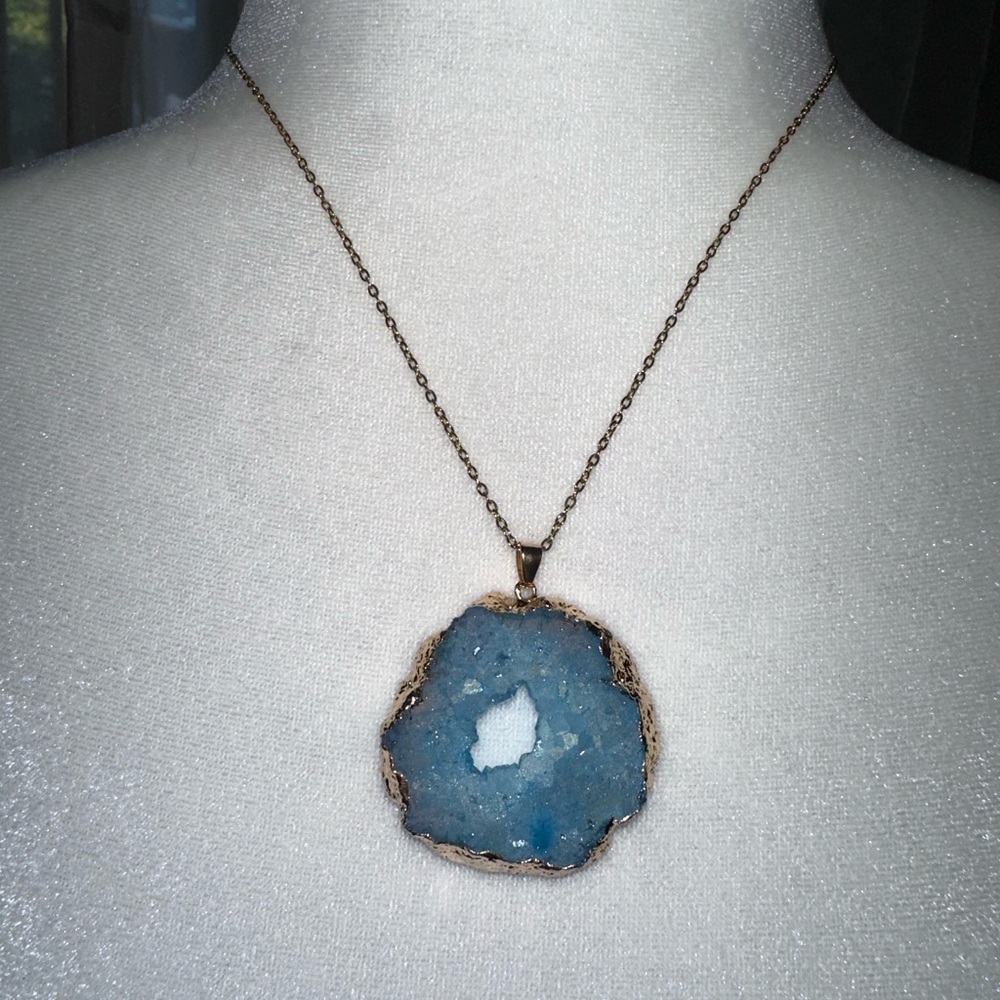 Blue Amethyst Crystal Quartz Druzy Pendant Gold Tone plated Necklace - Picture 6 of 10
